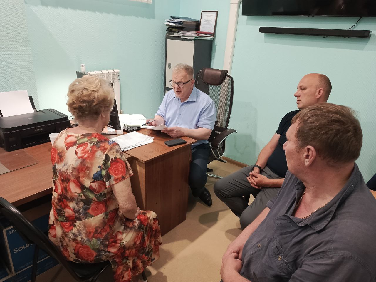Руководитель фракции КПРФ в Мособлдуме Александр Наумов провел прием граждан в Озёрах
