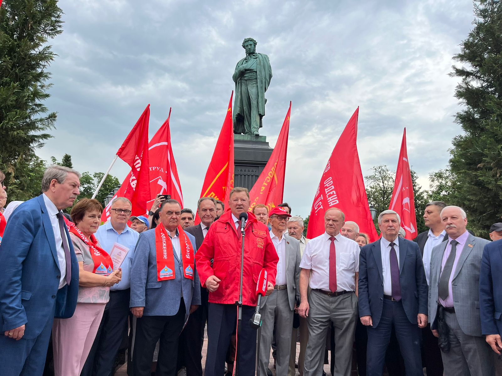 В Москве прошла патриотическая акция, посвященная Дню русского языка и Пушкинскому Дню России