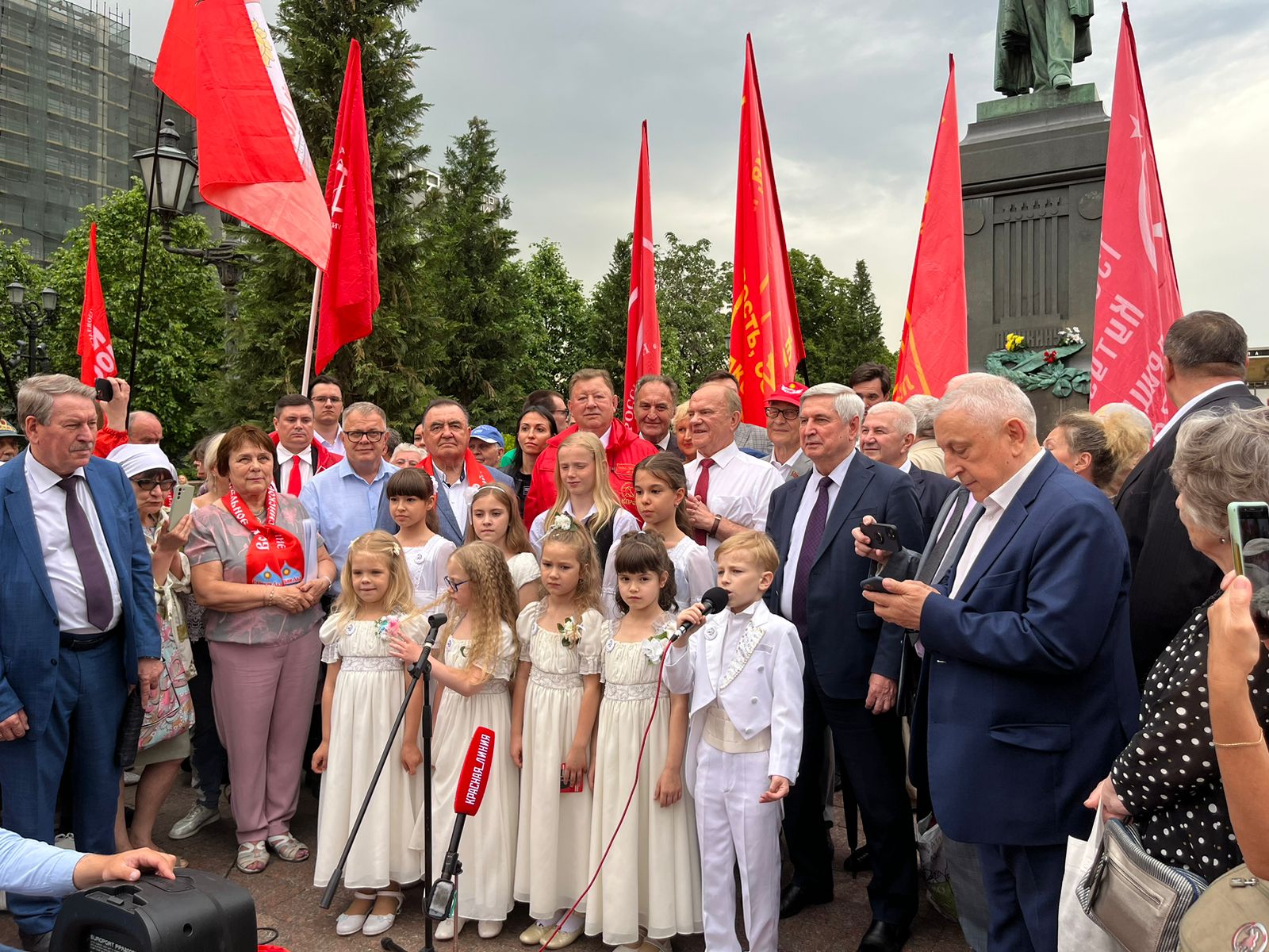 В Москве прошла патриотическая акция, посвященная Дню русского языка и Пушкинскому Дню России