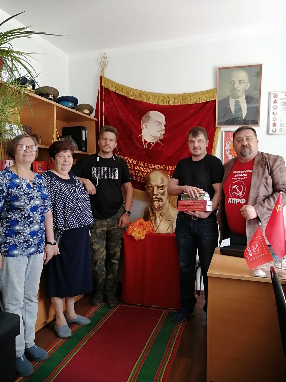 И снова реет Красный флаг над Шаховской!