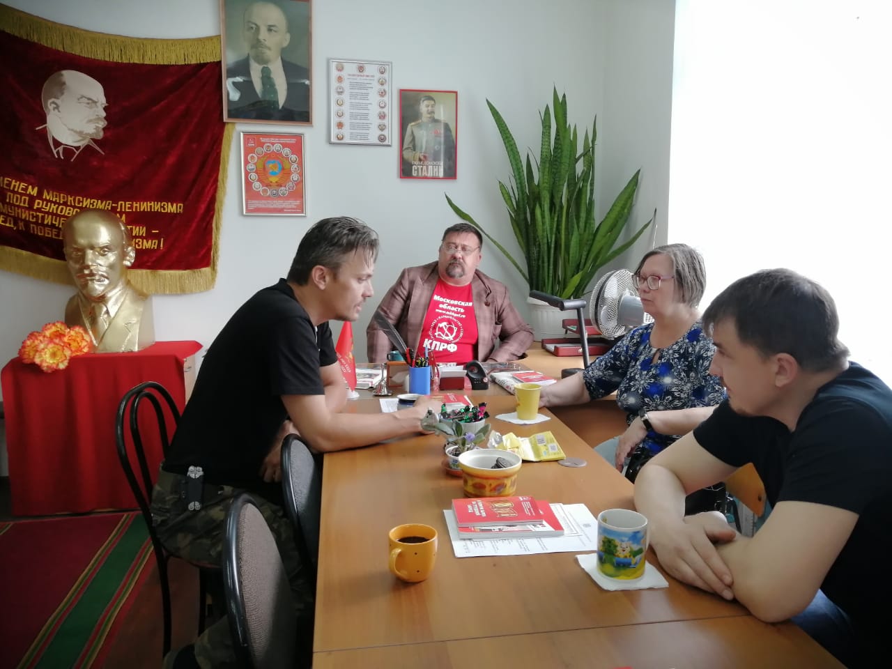 И снова реет Красный флаг над Шаховской!