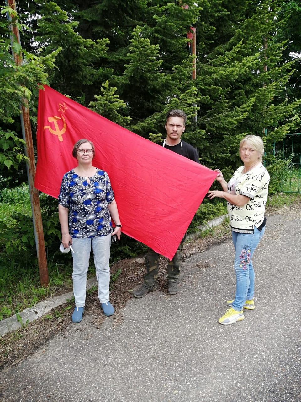И снова реет Красный флаг над Шаховской!