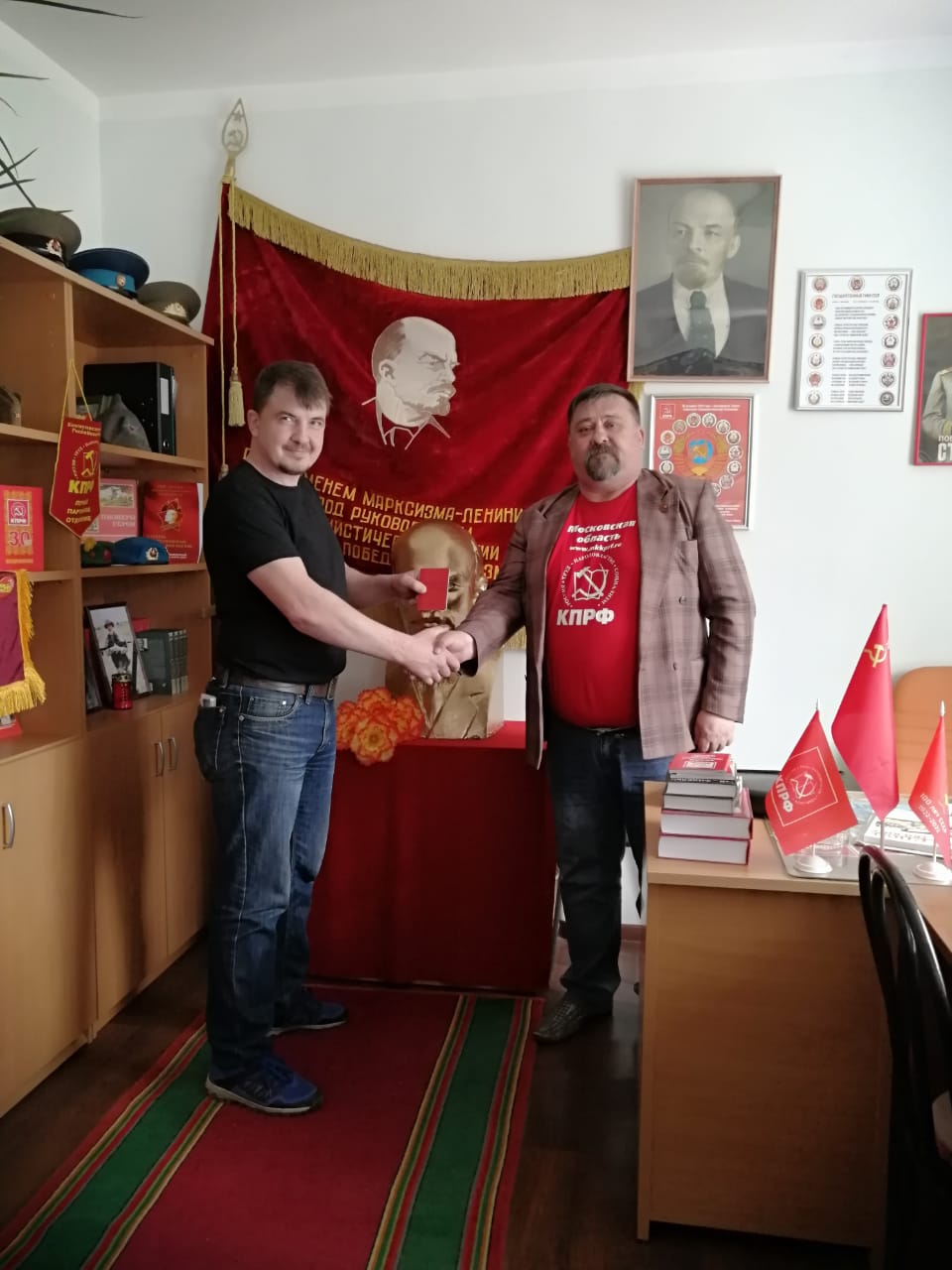 И снова реет Красный флаг над Шаховской!