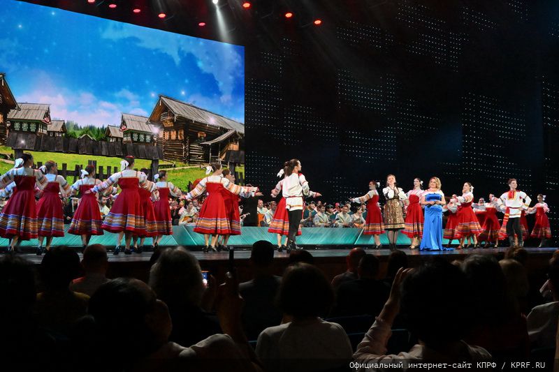 При поддержке КПРФ в Государственном Кремлевском Дворце состоялся праздничный концерт