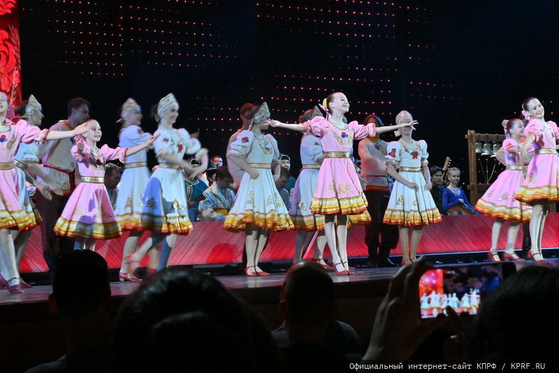 При поддержке КПРФ в Государственном Кремлевском Дворце состоялся праздничный концерт