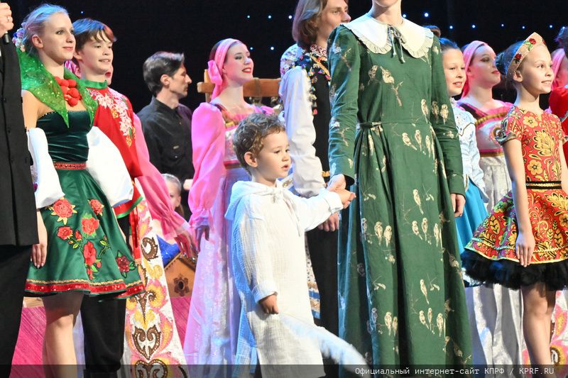 При поддержке КПРФ в Государственном Кремлевском Дворце состоялся праздничный концерт
