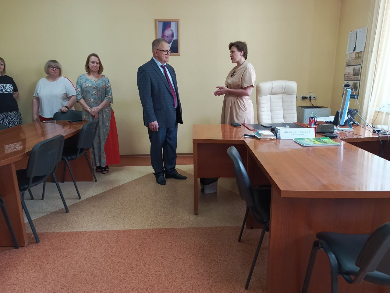 Руководитель фракции КПРФ в Мособлдуме Александр Наумов поздравил с праздником социальных работников Домодедова