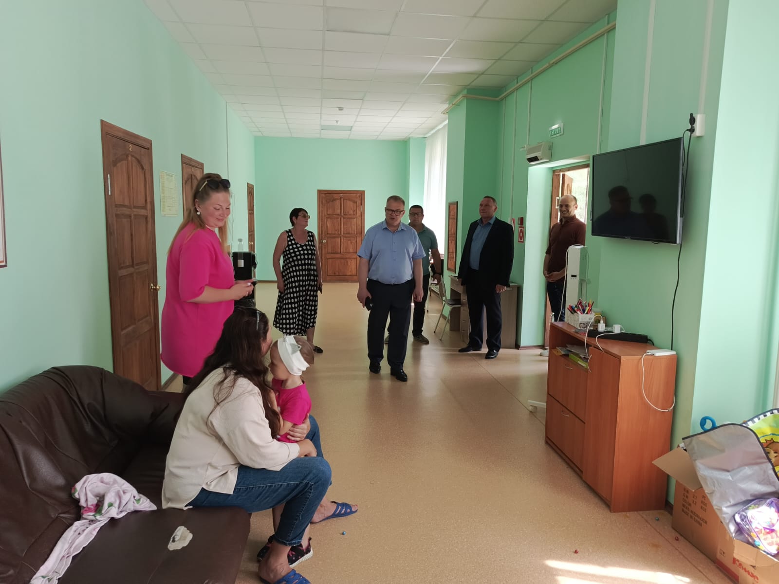 Руководитель фракции КПРФ в Модсоблдуме Александр Наумов встретился с семьями из Белгородской области