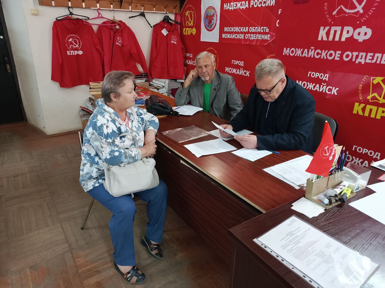 Руководитель фракции КПРФ в Мособлдуме Александр Наумов провел прием граждан в Можайске