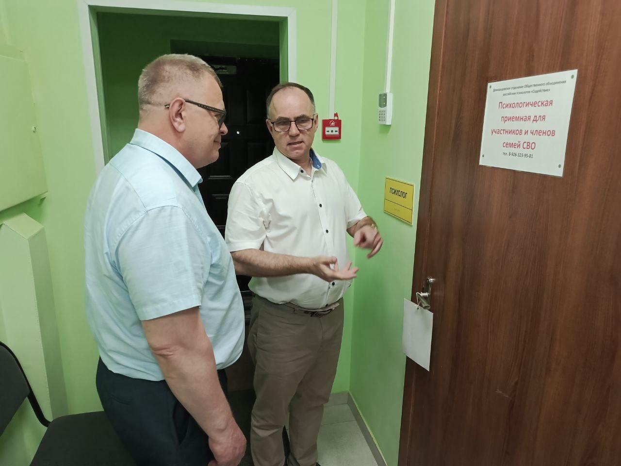 Руководитель фракции КПРФ в Мособлдуме Александр Наумов встретился с психологами-добровольцами из Домодедова