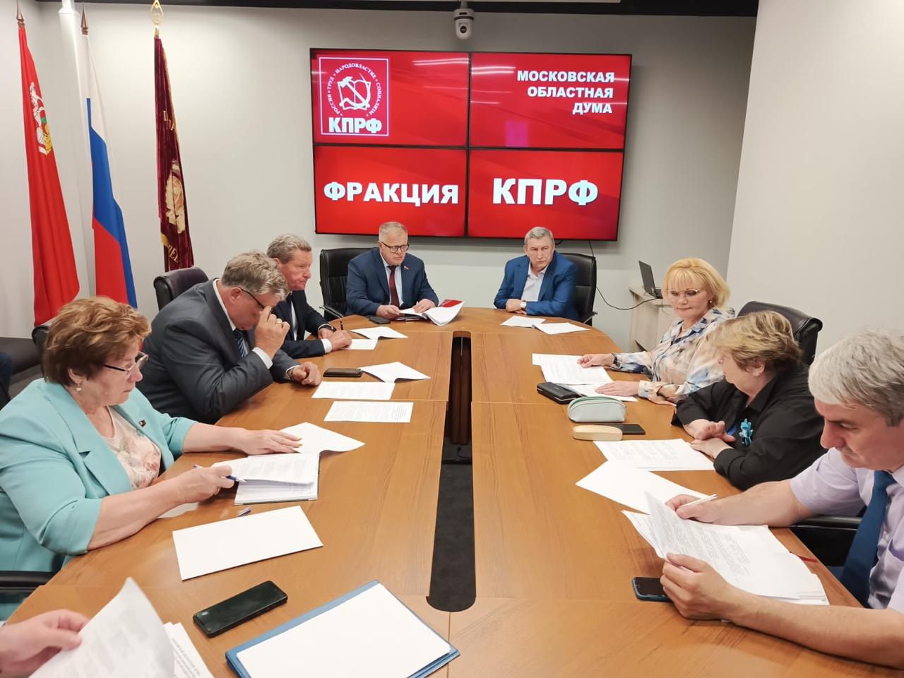 Фракция КПРФ поддержала закон о дополнительных мерах поддержки соцработникам Подмосковья