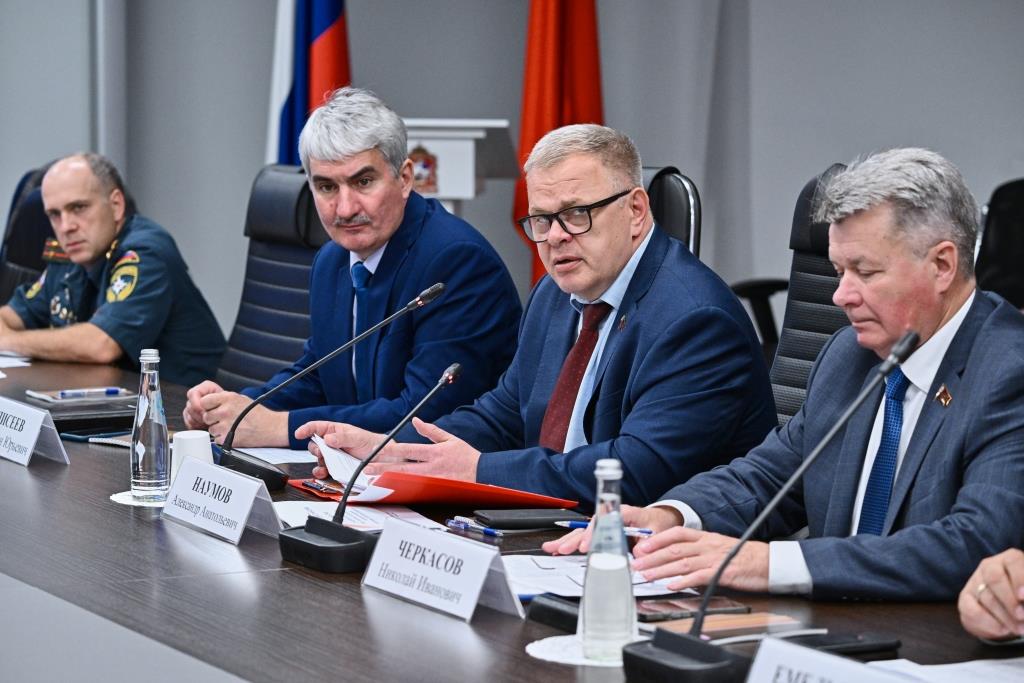 Руководитель фракции КПРФ Александр Наумов: Законодатели должны обеспечить социальную поддержку спасателей Подмосковья!