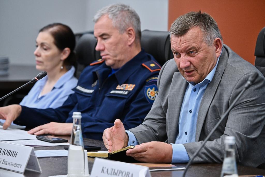 Руководитель фракции КПРФ Александр Наумов: Законодатели должны обеспечить социальную поддержку спасателей Подмосковья!
