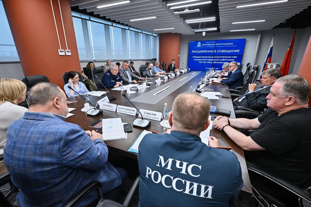 Руководитель фракции КПРФ Александр Наумов: Законодатели должны обеспечить социальную поддержку спасателей Подмосковья!