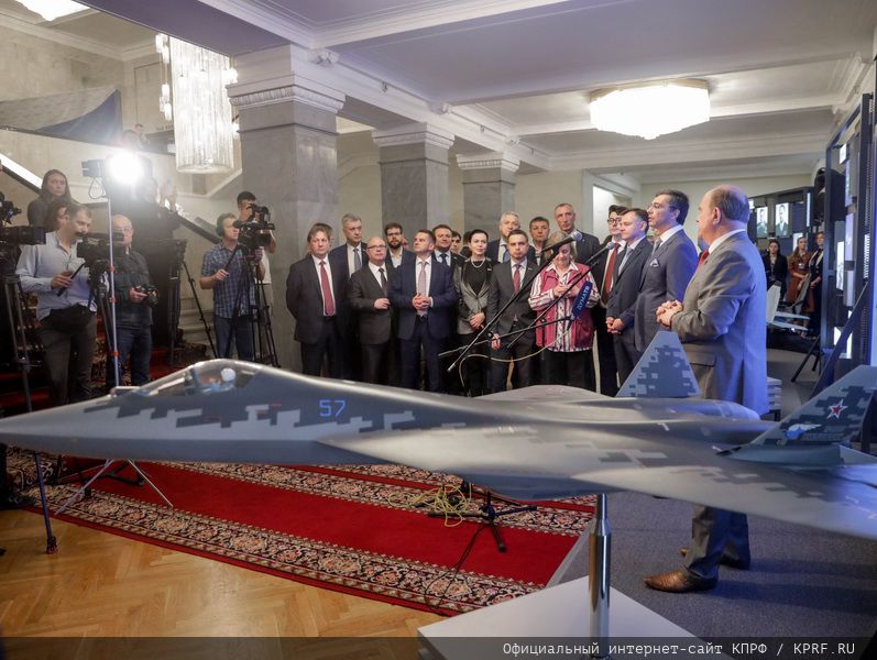 Г.А. Зюганов и С.Е. Савицкая выступили на открывшейся в Госдуме выставке, посвященной 85-летию ОКБ Сухого и ОКБ Микояна