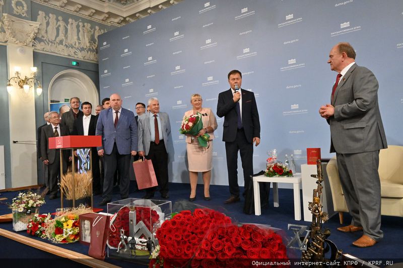 Подмосковные коммунисты и комсомольцы поздравили с Юбилеем Председателя ЦК КПРФ Геннадия Зюганова