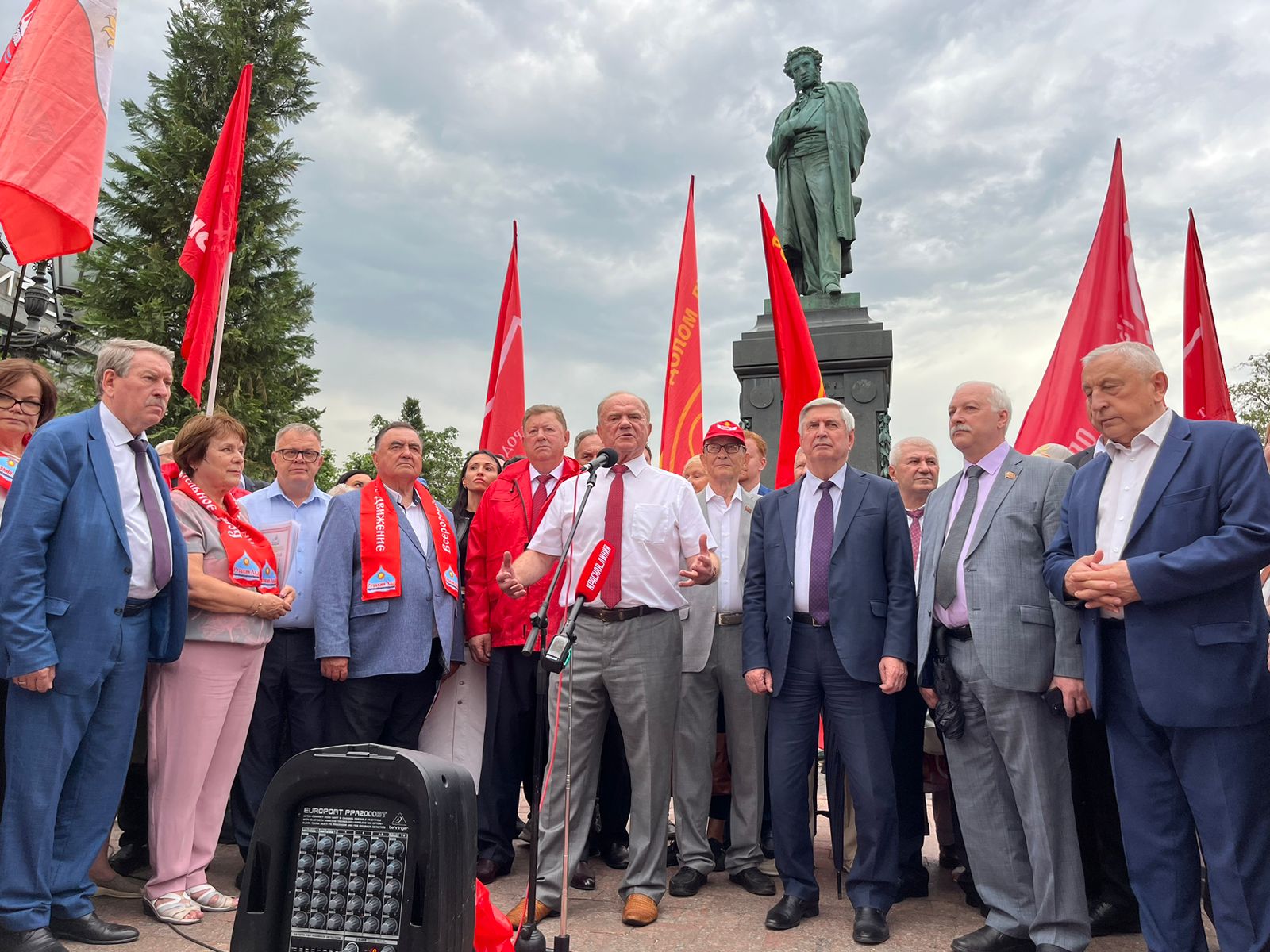 В Москве прошла патриотическая акция, посвященная Дню русского языка и Пушкинскому Дню России (06.06.2024)