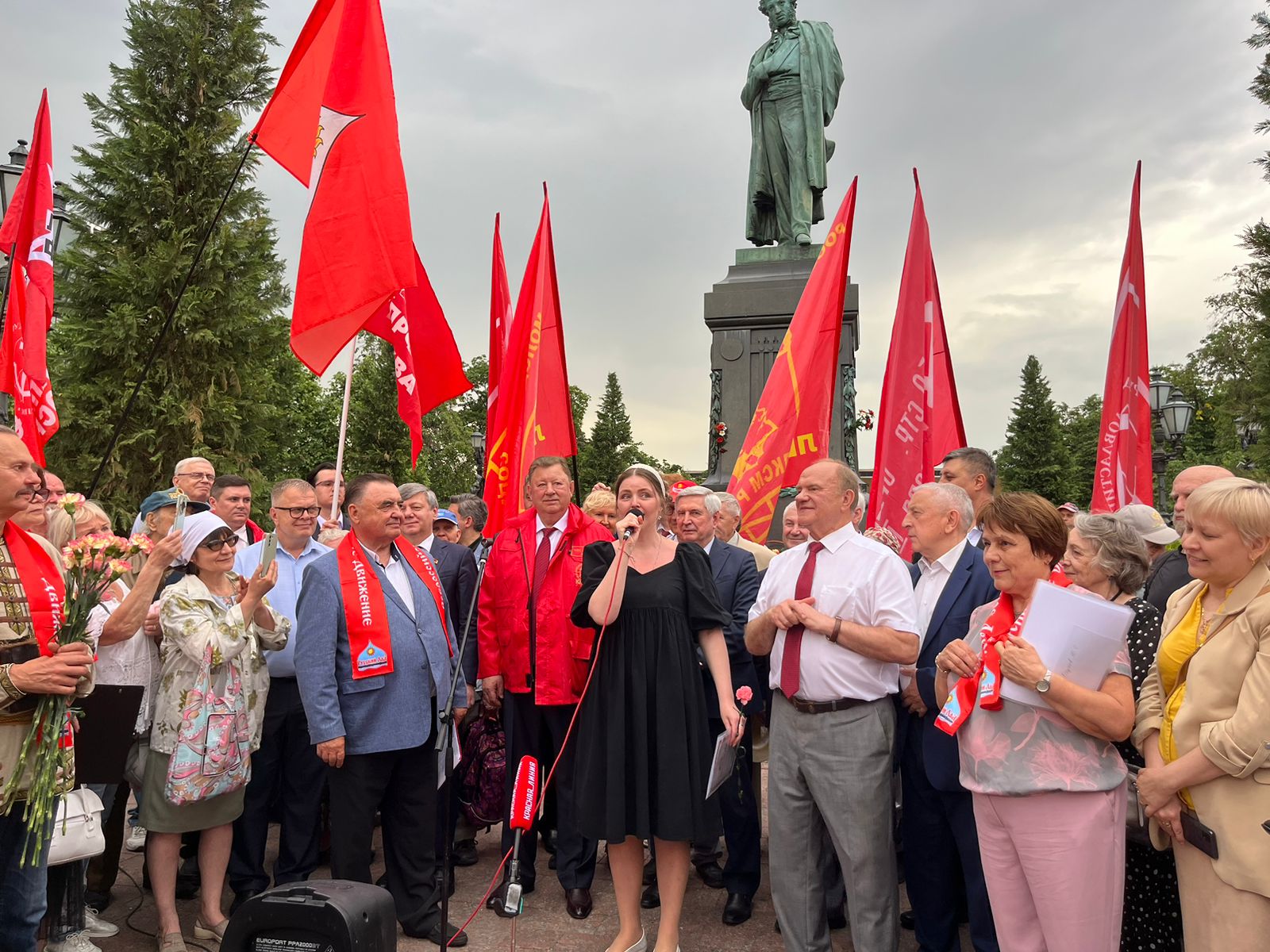 В Москве прошла патриотическая акция, посвященная Дню русского языка и Пушкинскому Дню России (06.06.2024)