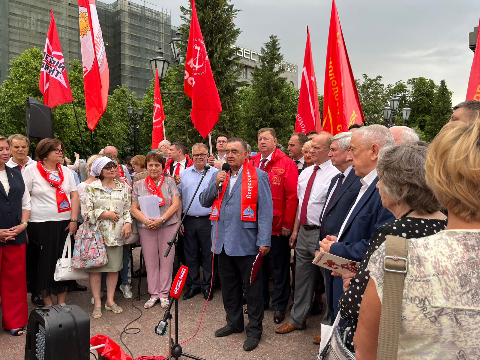 В Москве прошла патриотическая акция, посвященная Дню русского языка и Пушкинскому Дню России (06.06.2024)