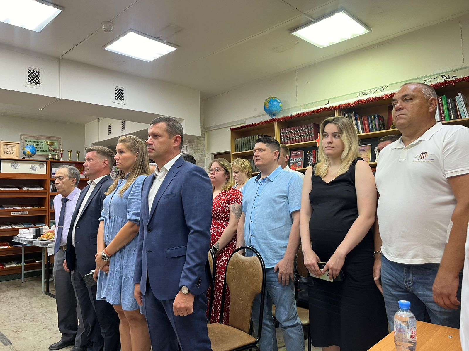 Руководитель фракции КПРФ в Мособлдуме Александр Наумов вручил дипломы выпускникам филиала РАНХиГС в Домодедове
