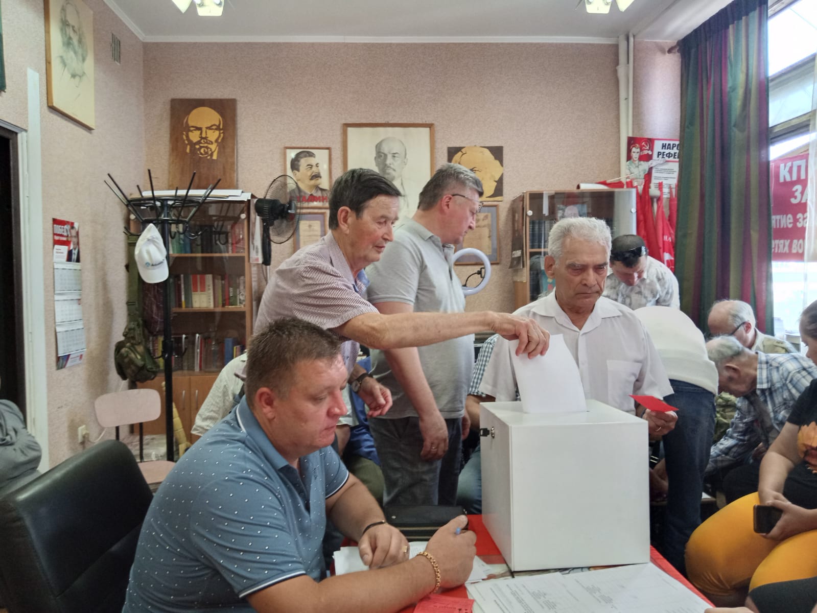 Товарищи, вперед!