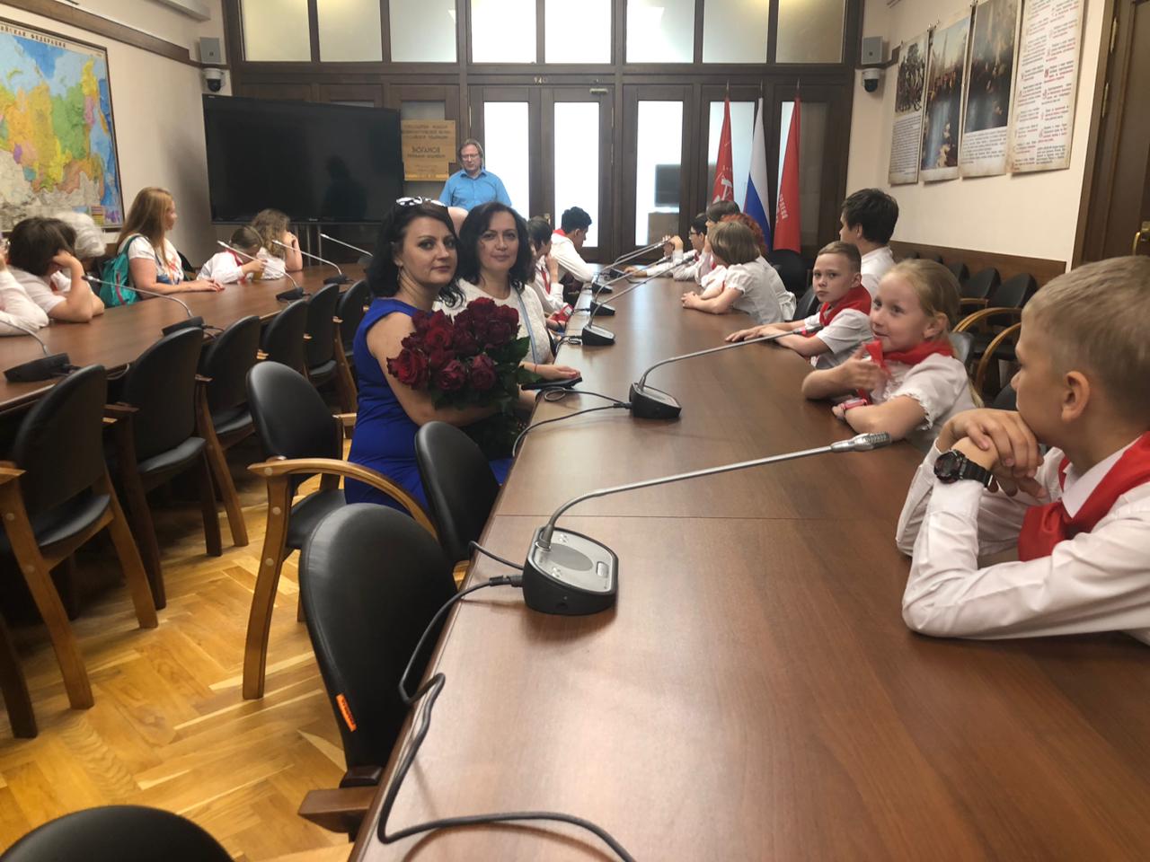 Пионеры и комсомольцы Королёва посетили выставку в Госдуме