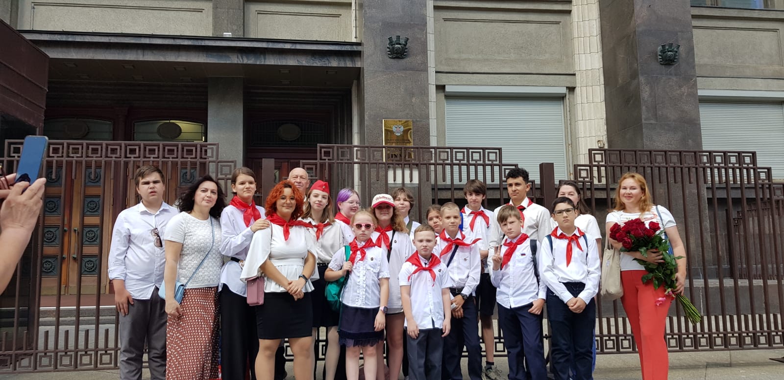 Пионеры и комсомольцы Королёва посетили выставку в Госдуме