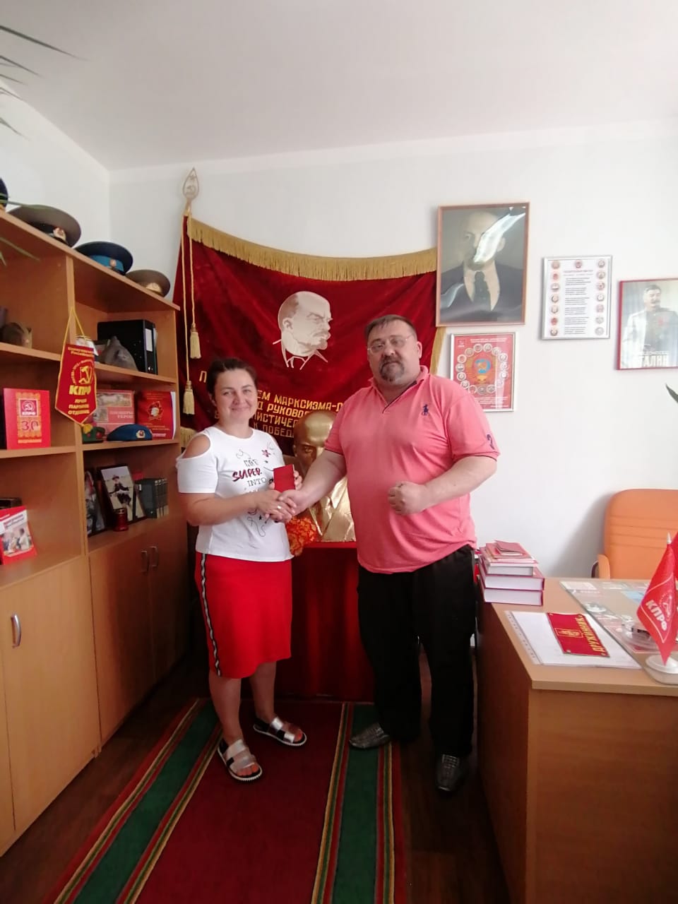 Эй, Товарищ, не зевай, в нашу Партию вступай!