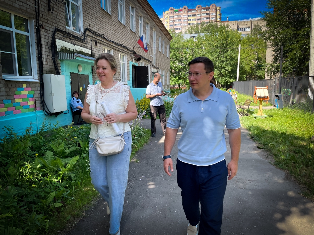 Депутат Мособлдумы Марк Черемисов осмотрел новое ограждение в детском саду в Богородском городском округе