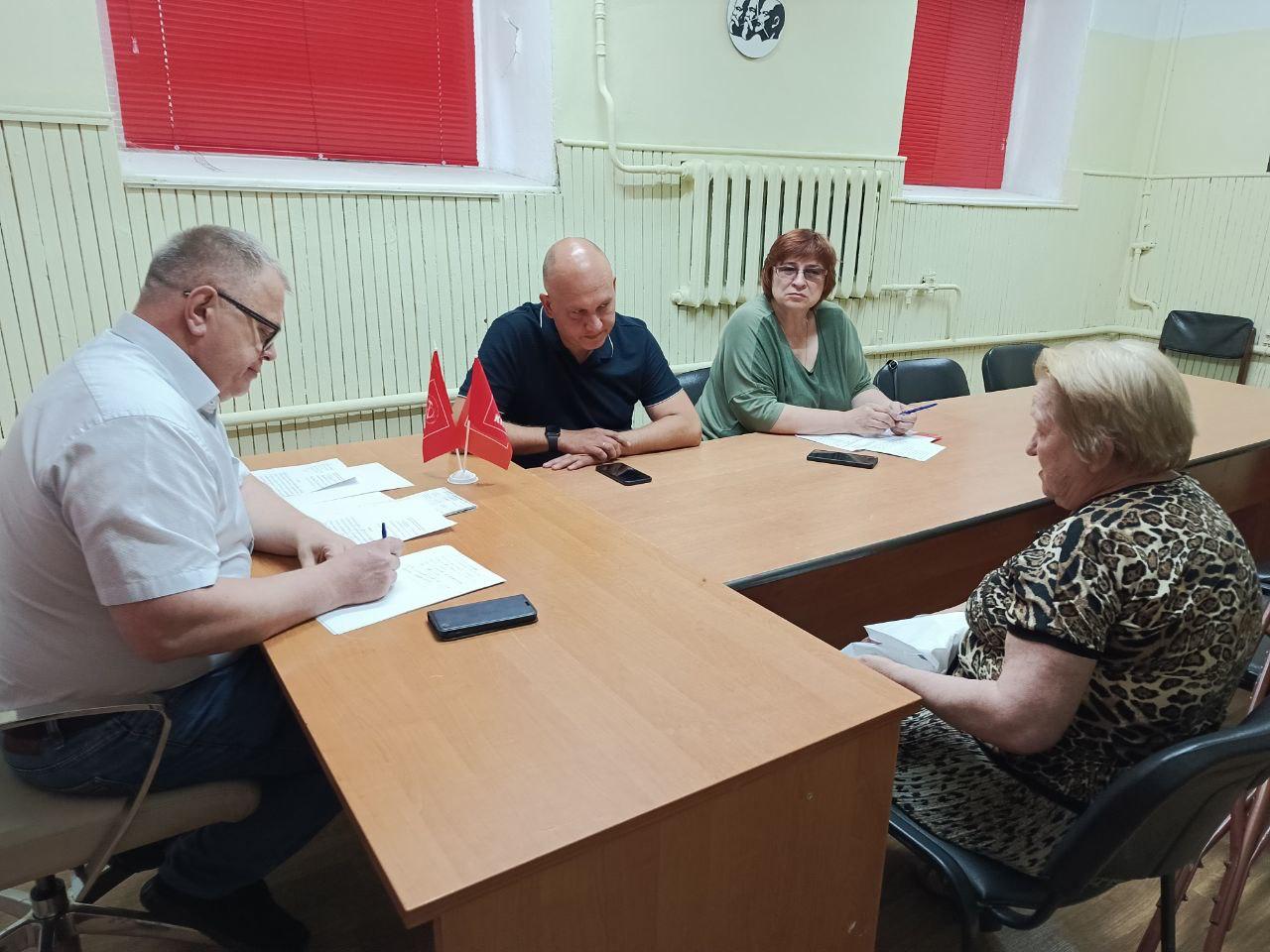 Руководитель фракции КПРФ в Мособлдуме Александр Наумов провел прием граждан в Коломне