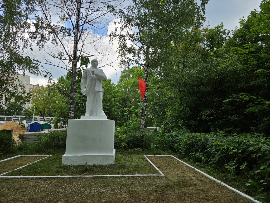 Жуковские комсомольцы провели масштабный субботник у памятника В.И. Ленину