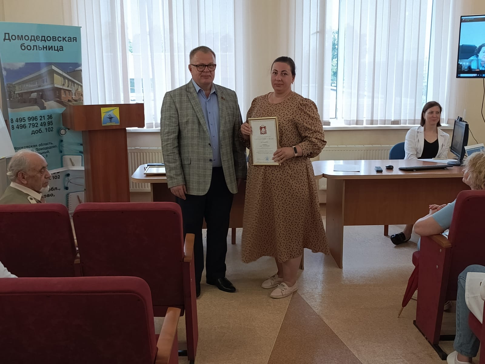 Руководитель фракции КПРФ Александр Наумов: Медики области стоят на защите жизни каждого жителя, они заслуживают всяческой поддержки