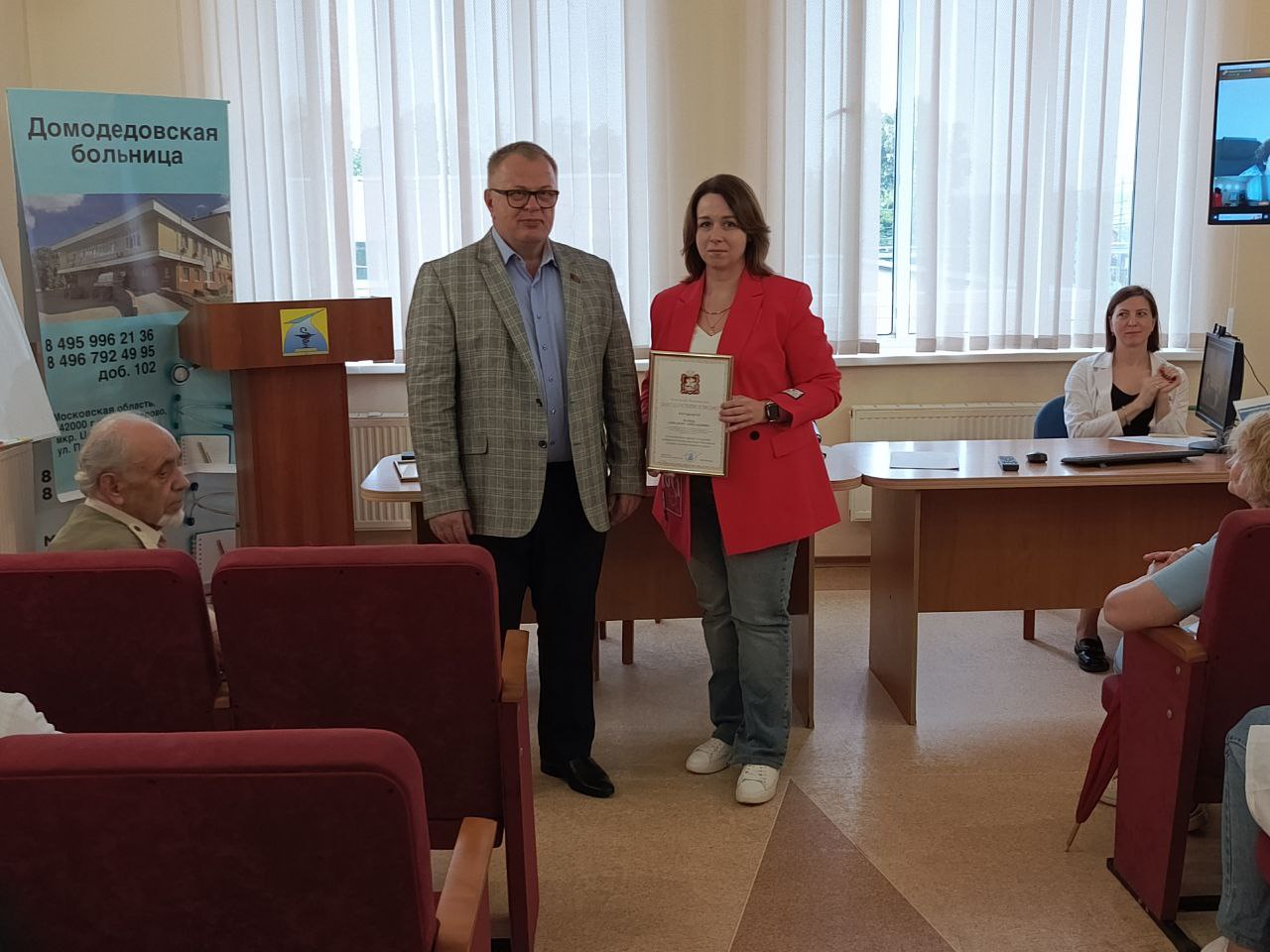 Руководитель фракции КПРФ Александр Наумов: Медики области стоят на защите жизни каждого жителя, они заслуживают всяческой поддержки
