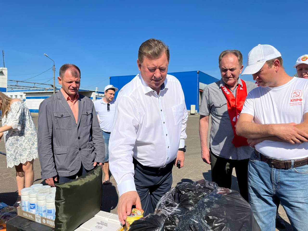 Очередной 127-й гуманитарный конвой КПРФ отправила на Донбасс (26.07.2024)