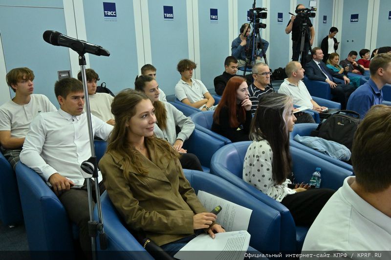 Г.А. Зюганов: «Законодательные инициативы КПРФ помогут справиться с нацизмом и бандеровщиной!»