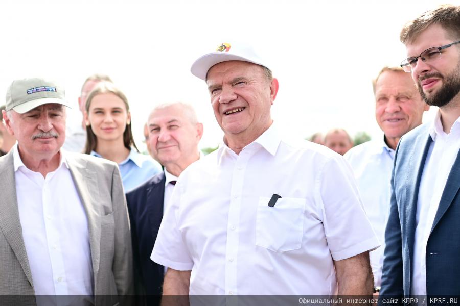 В ходе визита в Орловскую область Г.А. Зюганов посетил центр селекции и семеноводства
