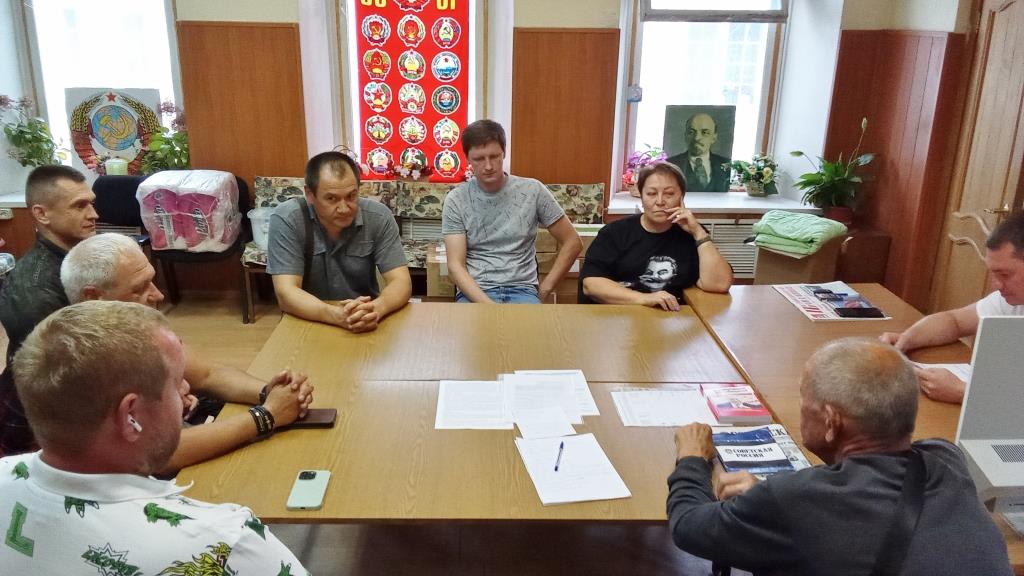 Прием в партию