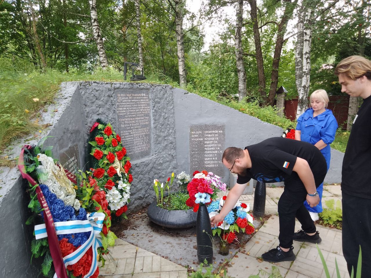 Памятник, посвященный Подвигу взвода