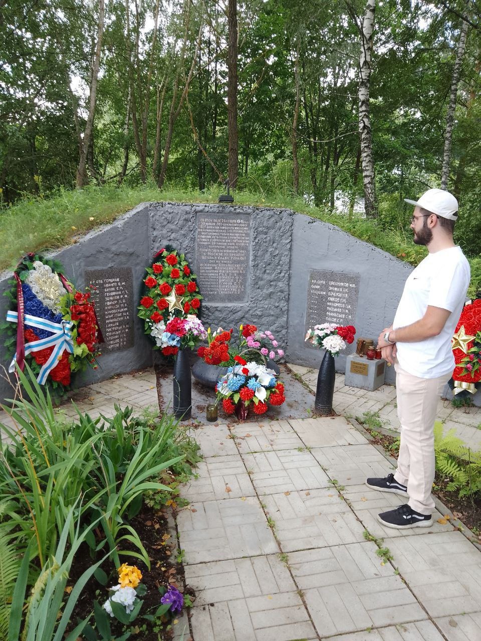 Памятник, посвященный Подвигу взвода