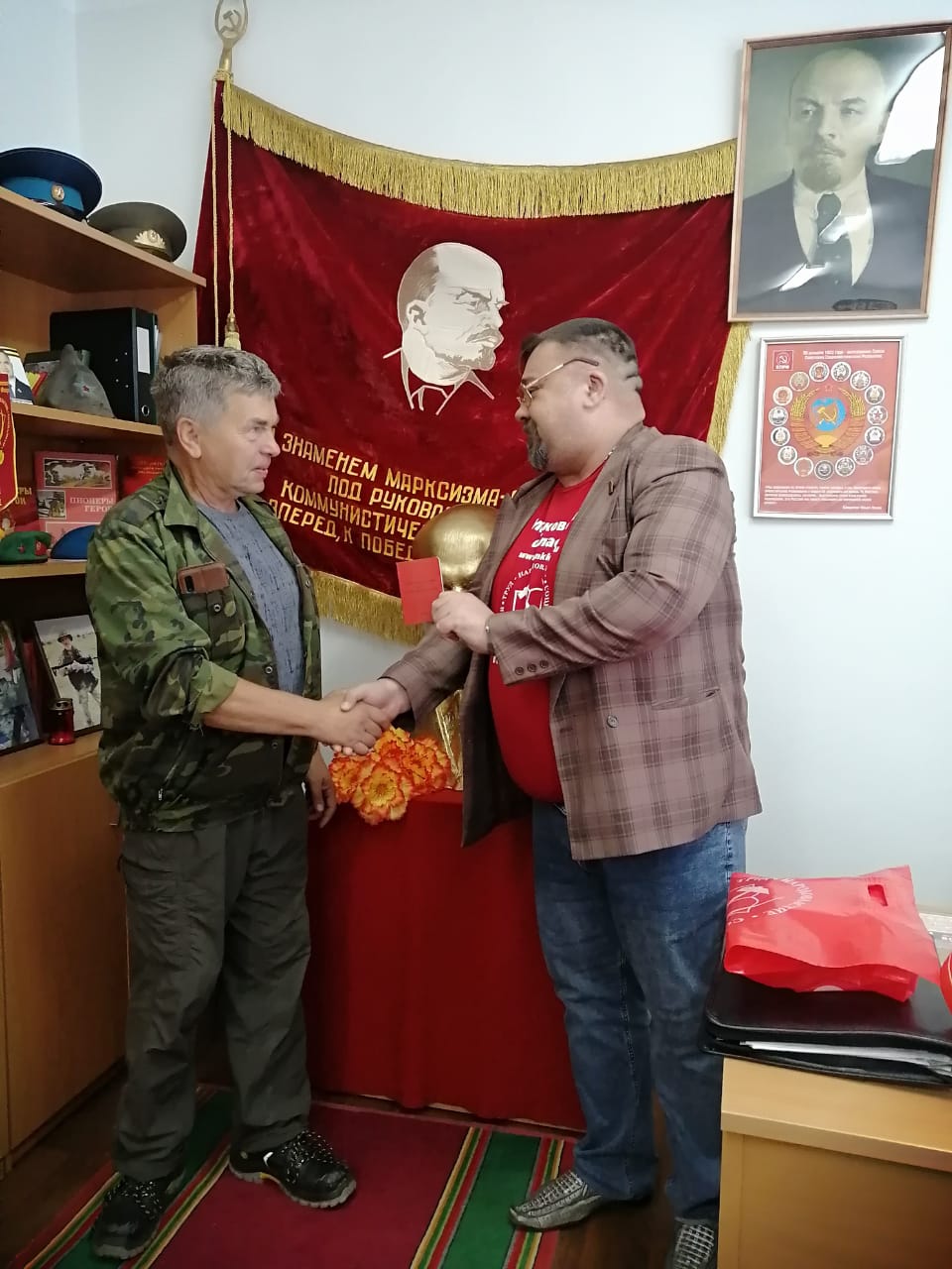 Вступай в ряды КПРФ - ведь нам сопутствует успех!