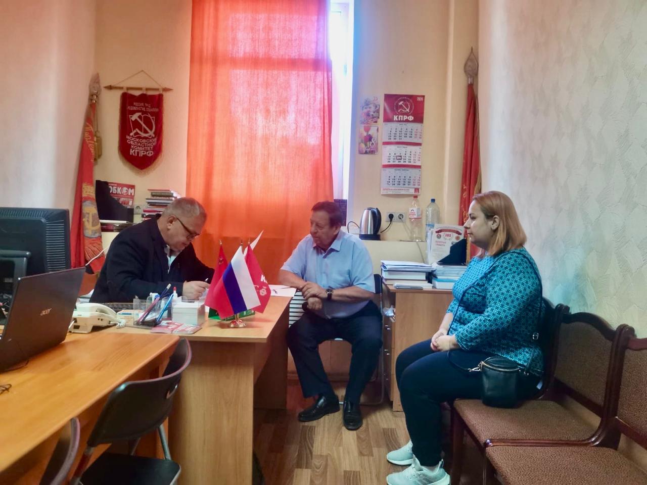 Руководитель фракции КПРФ Александр Наумов провел прием граждан в Кашире