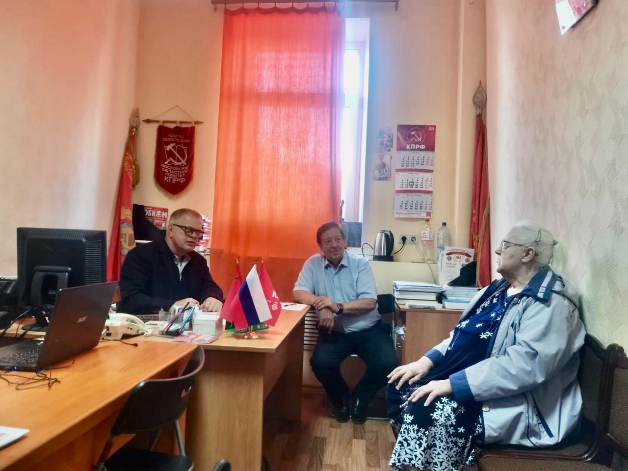 Руководитель фракции КПРФ Александр Наумов провел прием граждан в Кашире
