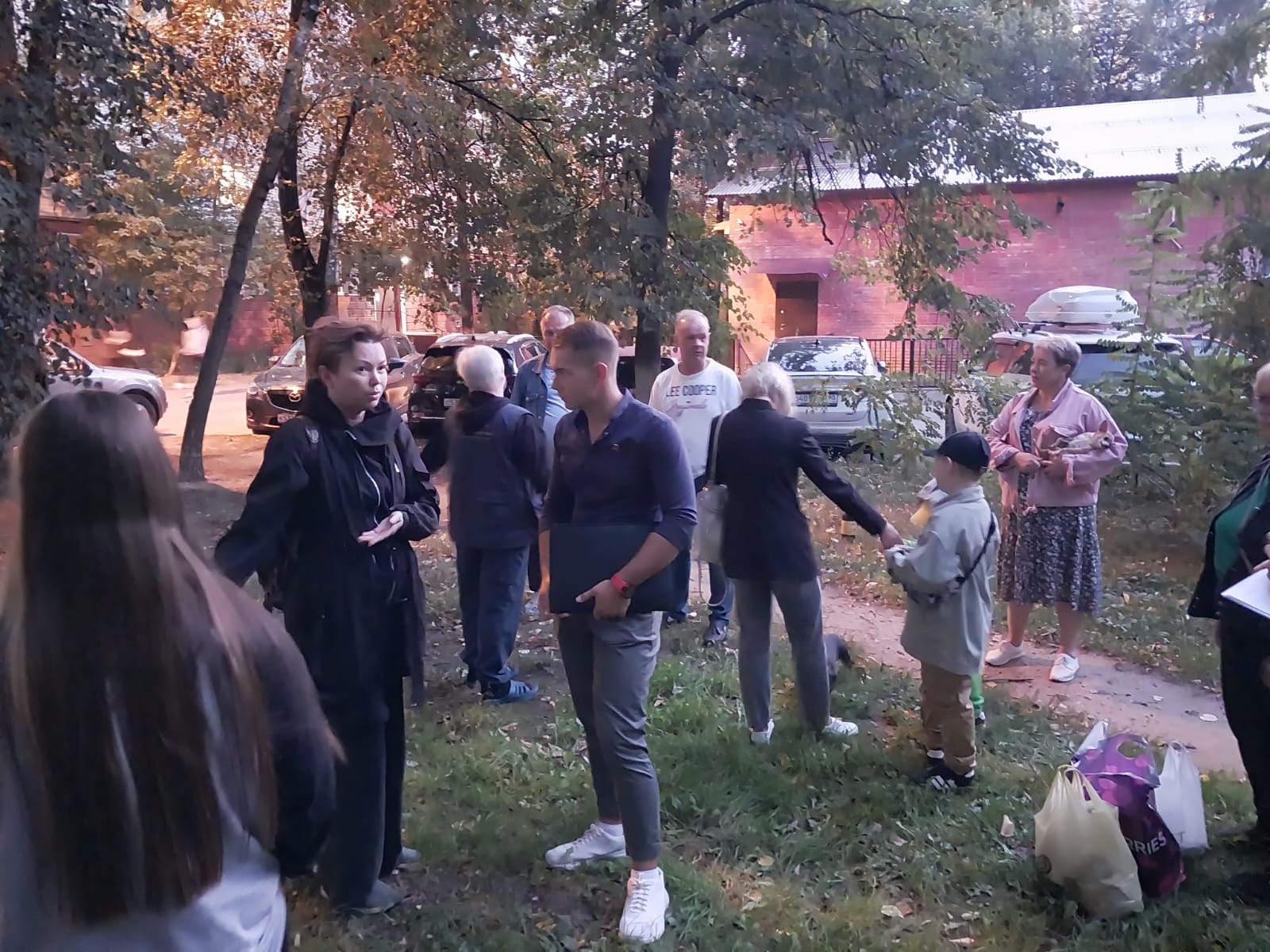 Кандидат Шумихин провел встречу, на которую пришло несколько десятков жителей