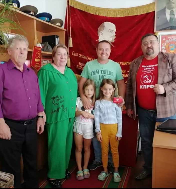 Шаховские коммунисты шагают только вперед!