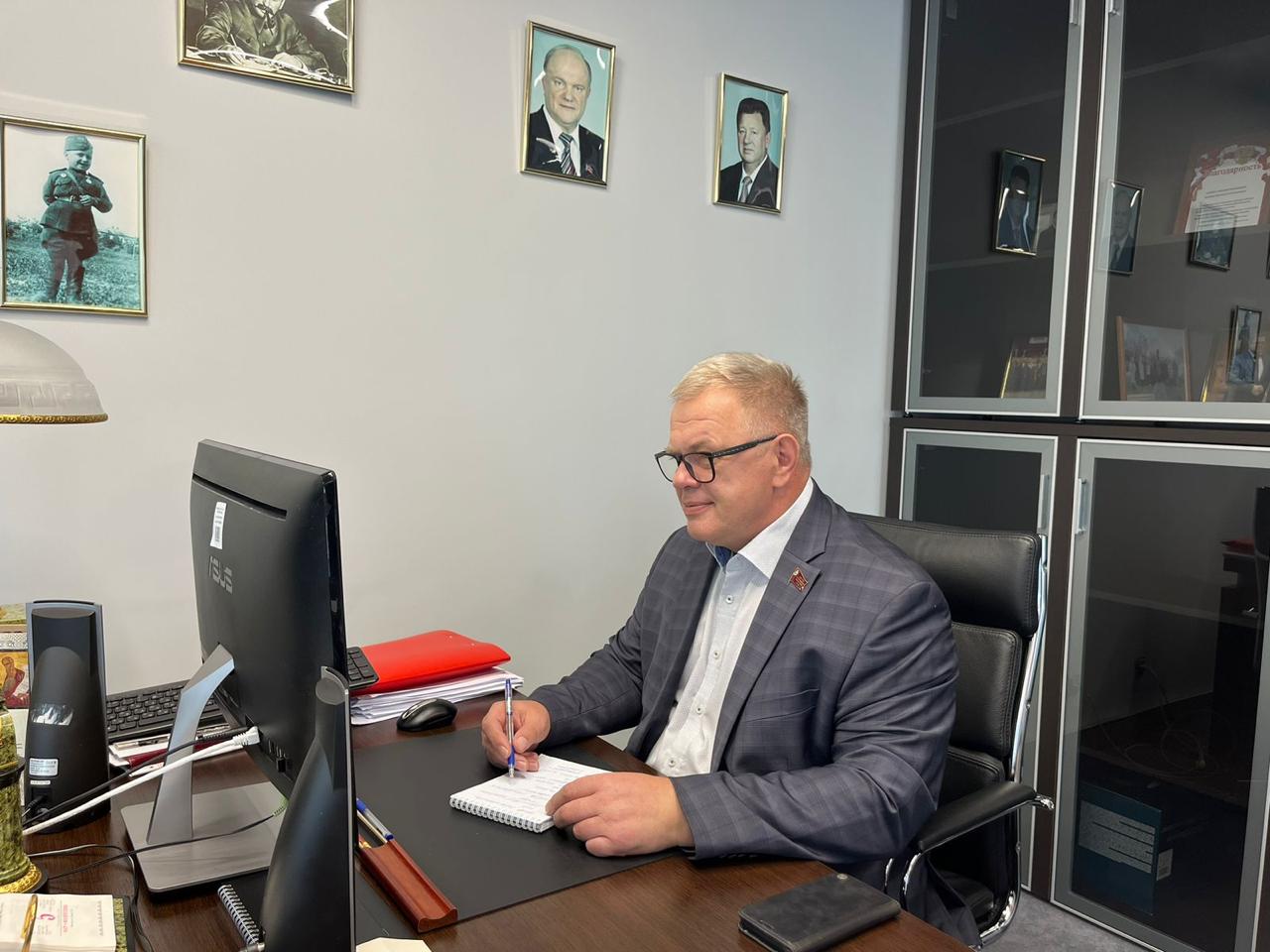 Руководитель фракции КПРФ Александр Наумов: Знамя Победы на мысе Крильон - символ будущих Побед!