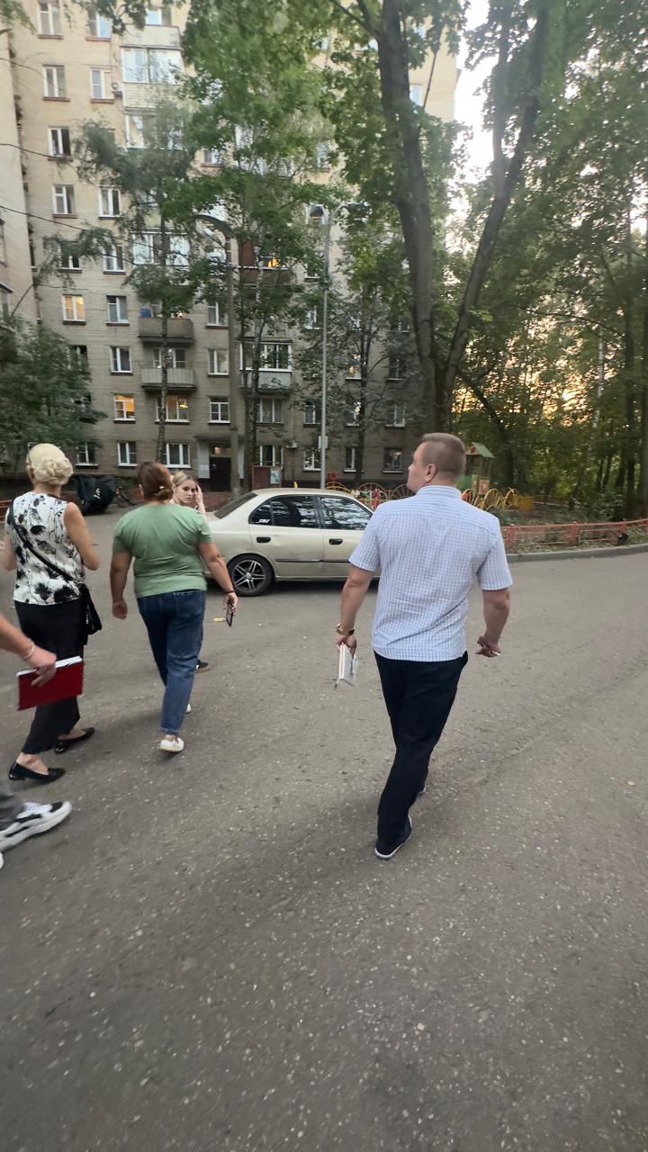 Встреча кандидата в депутаты Совета депутатов по №2 избирательному округу Антонова Алексея с жителями города по улице Школьная мкр. Болшево