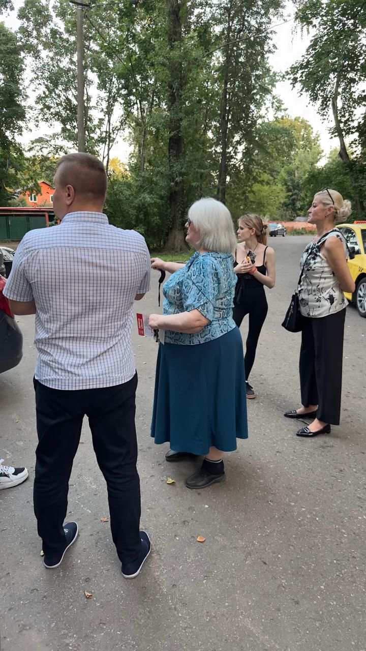 Встреча кандидата в депутаты Совета депутатов по №2 избирательному округу Антонова Алексея с жителями города по улице Школьная мкр. Болшево