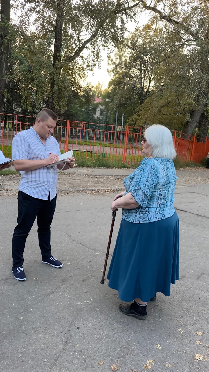 Встреча кандидата в депутаты Совета депутатов по №2 избирательному округу Антонова Алексея с жителями города по улице Школьная мкр. Болшево