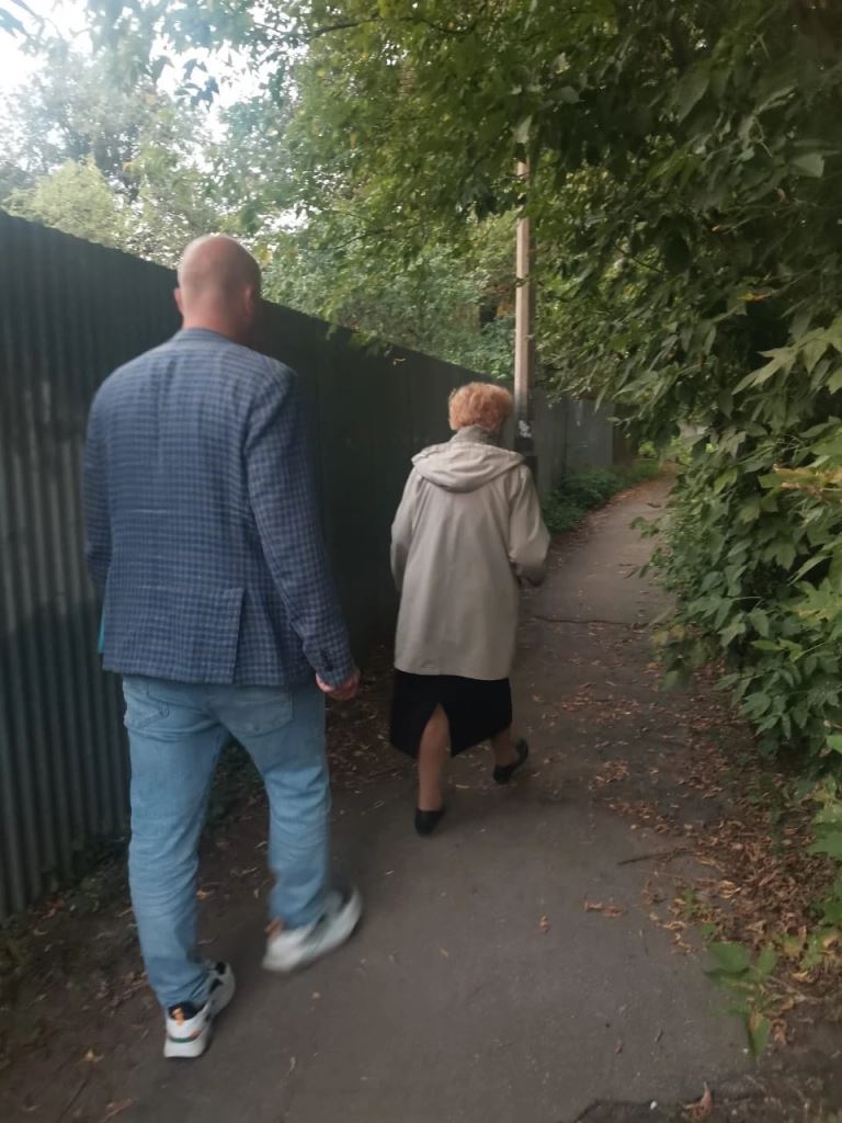 Жители Королёва рассказали кандидату в депутаты Даниилу Лунёву о проблемах в домах на улице Прудной в Королёве