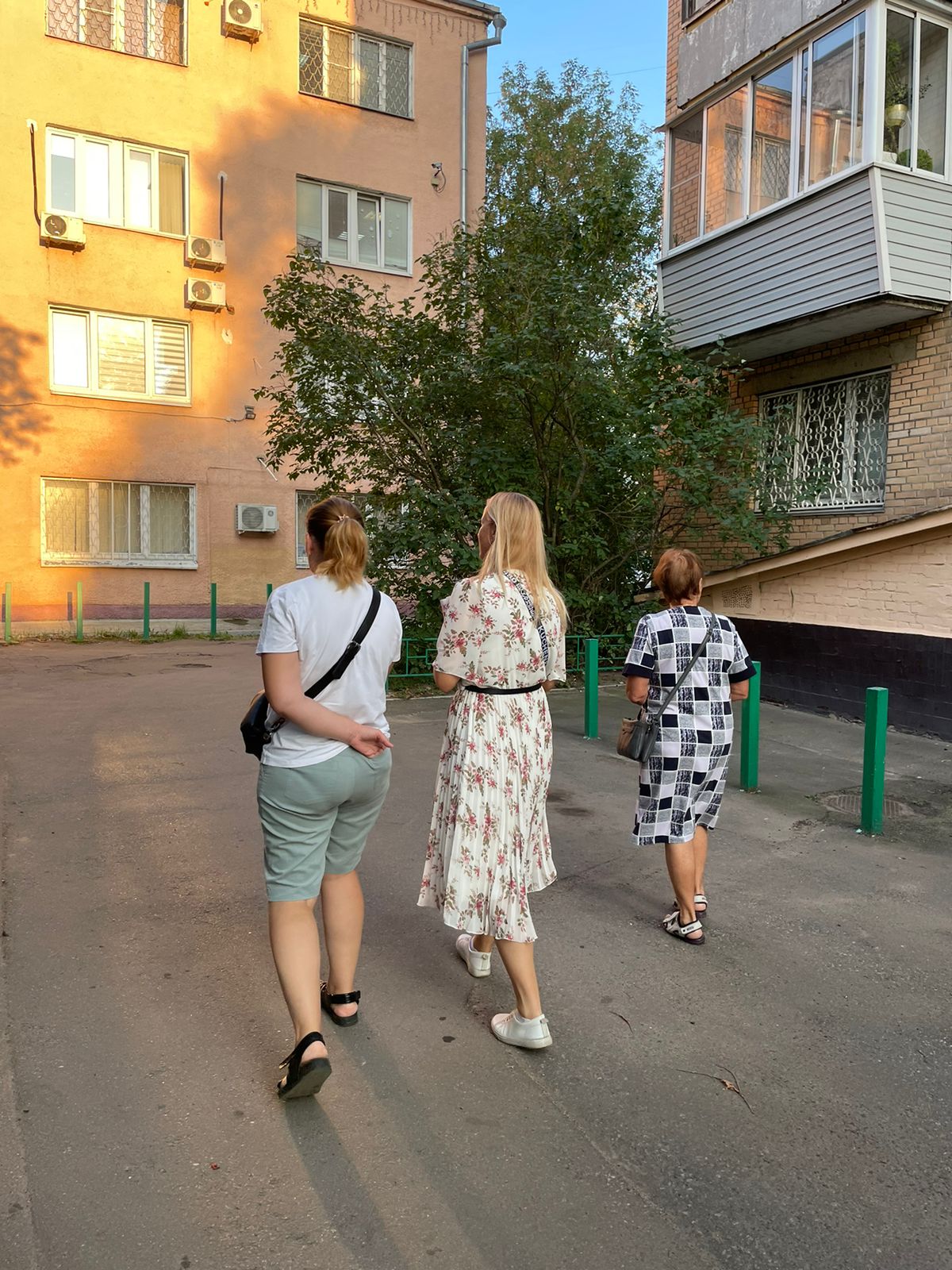 28 августа прошла встреча кандидата в депутаты Совета депутатов г.о. Королёв от партии КПРФ по №4 избирательному округу Ушаковой Натальи с жителями города по ул. Кирова, д.1, 3, 5, 7
